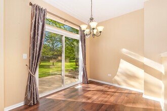 2329 Moonlight Ct in Aurora, IL - Building Photo - Building Photo