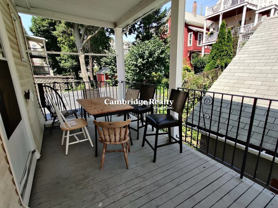 17 Cleveland St, Unit 2 in Somerville, MA - Building Photo
