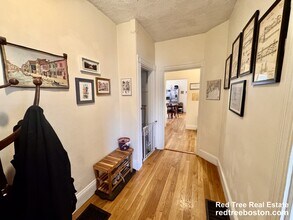 30 Egleston St, Unit 1 in Boston, MA - Foto de edificio - Building Photo