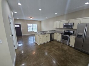 373 E Jere Whitson Rd in Cookeville, TN - Foto de edificio - Building Photo