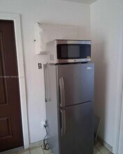 7167 SW 43rd St in Miami, FL - Building Photo - Building Photo