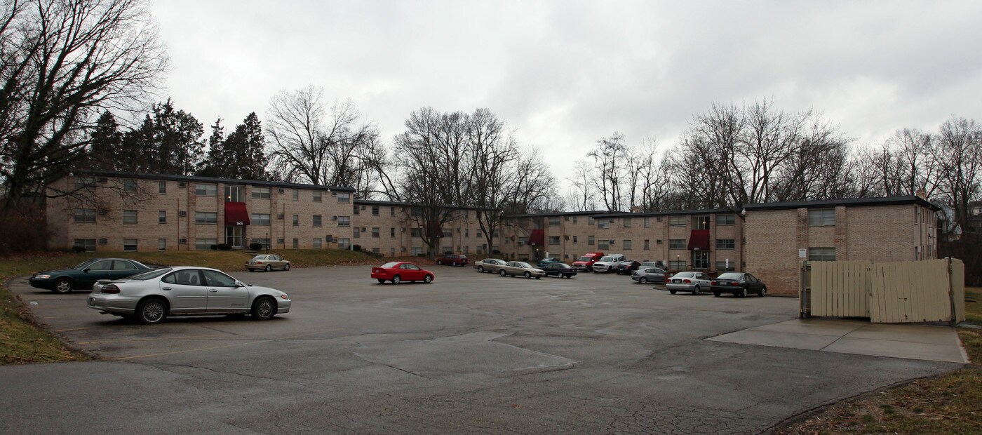 The Courtyard of Oakley in Cincinnati, OH - Foto de edificio