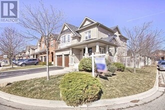 2247 Empire Crescent in Burlington, ON - Building Photo - Building Photo