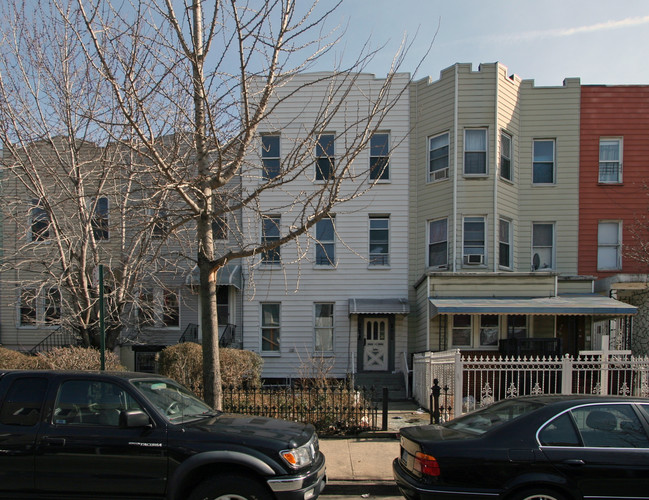 30 Woodbine St in Brooklyn, NY - Building Photo - Building Photo