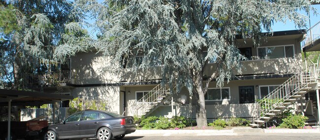 3603 Happy Valley Rd in Lafayette, CA - Foto de edificio - Building Photo