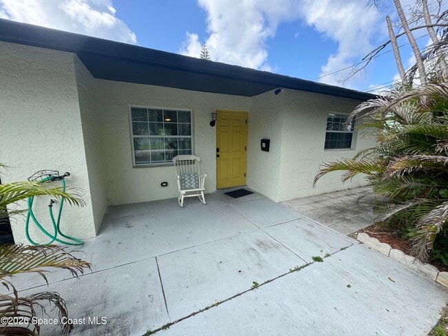 121 Franklyn Ave in Indialantic, FL - Building Photo - Building Photo