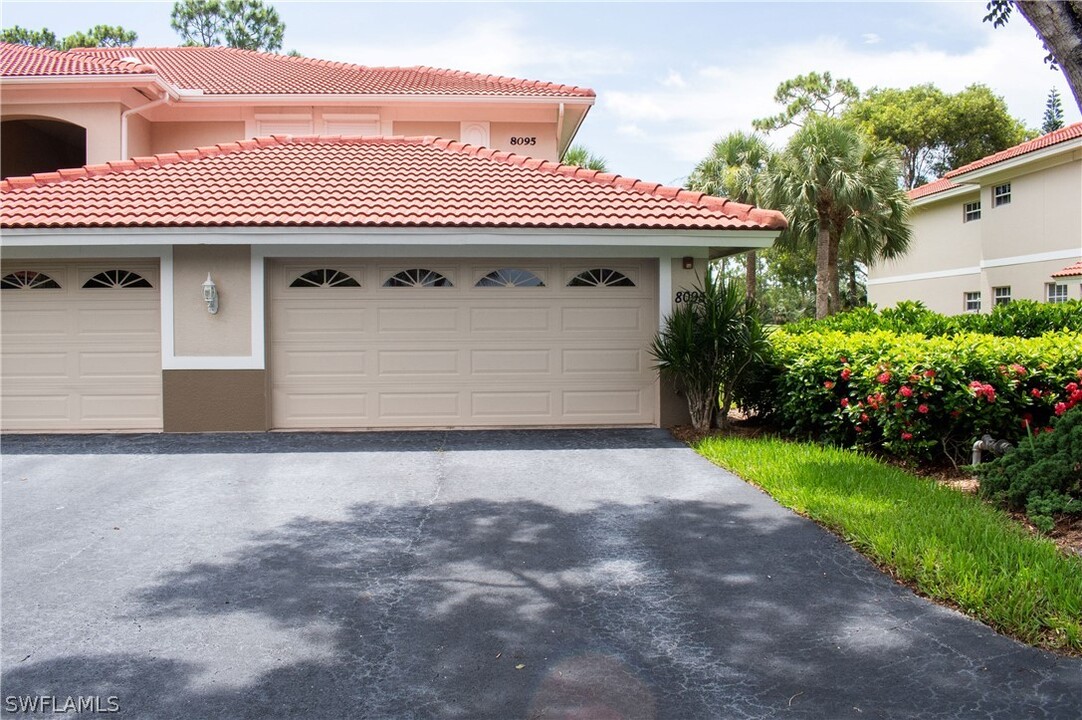 8095 Celeste Dr in Naples, FL - Building Photo