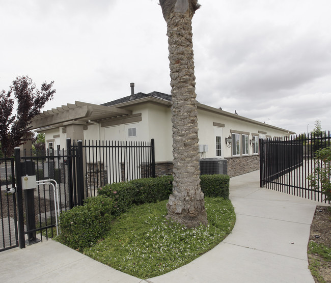 Stoneridge at Elk Grove in Elk Grove, CA - Building Photo - Building Photo