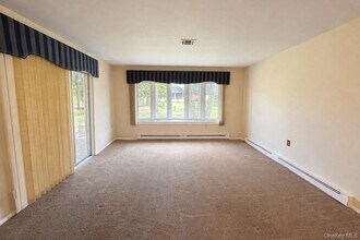 9 Guilford Ct in Ridge, NY - Building Photo - Building Photo