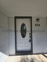 828 S Pershing St in Wichita, KS - Foto de edificio - Building Photo