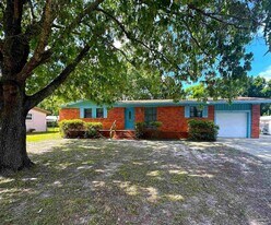 3801 Forest Glen Dr in Pensacola, FL - Building Photo