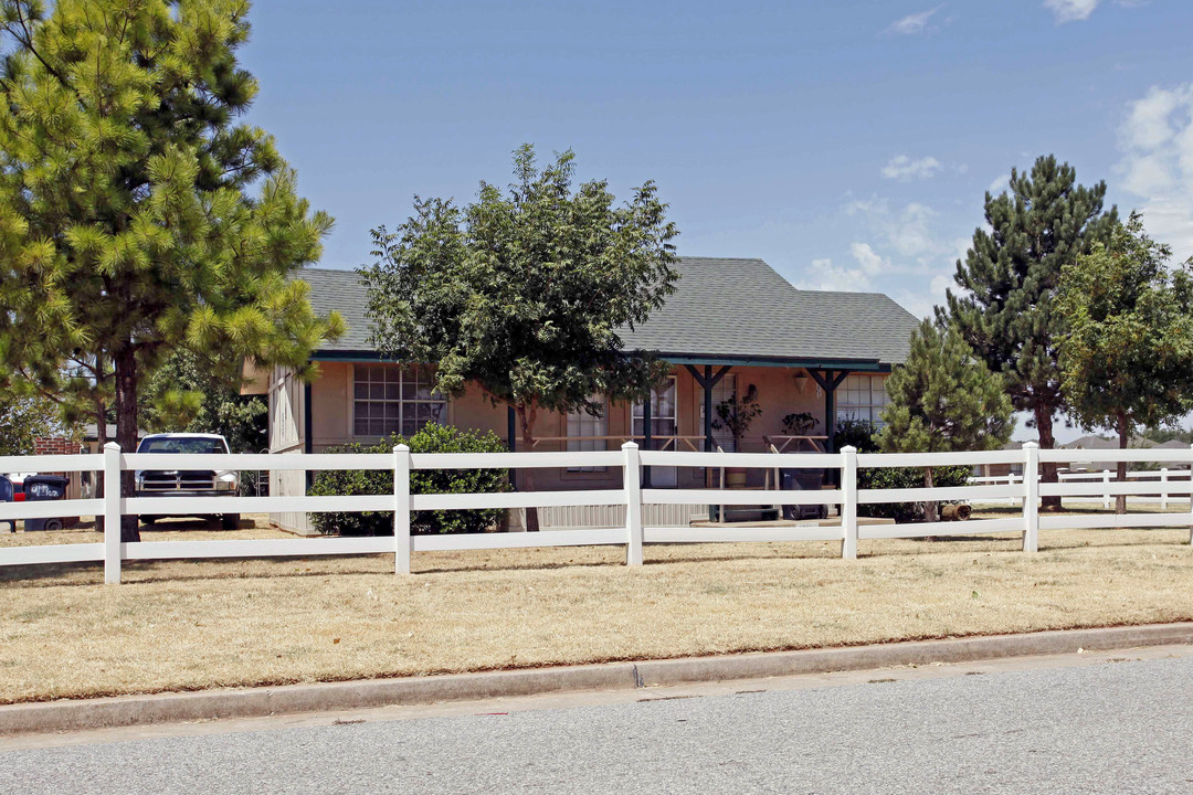 Country Mobile Estates in Yukon, OK - Building Photo