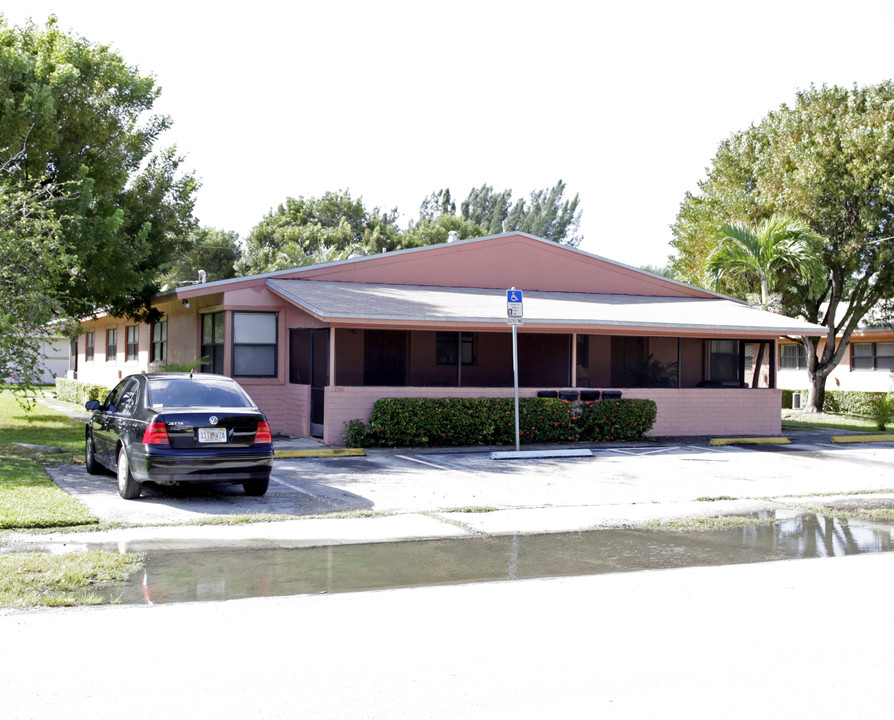 Gardens Apartments in Palmetto Bay, FL - Building Photo