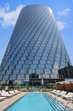 727 W Madison St-Unit -STUDIO in Chicago, IL - Building Photo - Building Photo