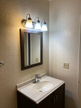 923 N Swan Rd in Tucson, AZ - Foto de edificio - Building Photo