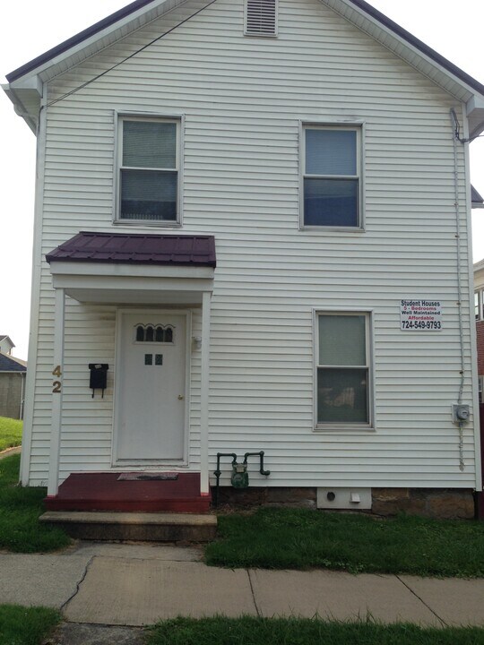 42 N 10th St in Indiana, PA - Foto de edificio