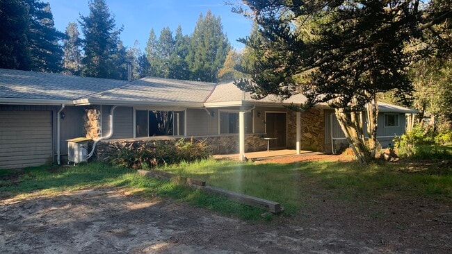 41801 Road 16 in Little River, CA - Building Photo - Building Photo