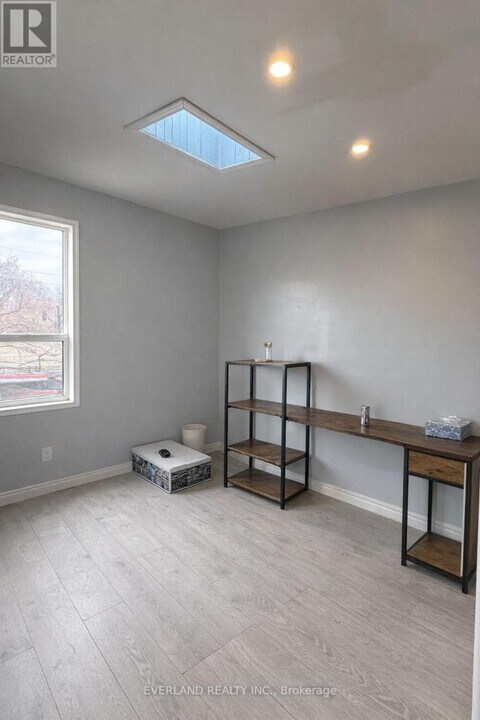 850 Bathurst St in Toronto, ON - Building Photo