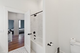 1133 E Henry St in Savannah, GA - Building Photo - Building Photo