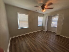 1203 9th Ave N in Texas City, TX - Building Photo - Building Photo