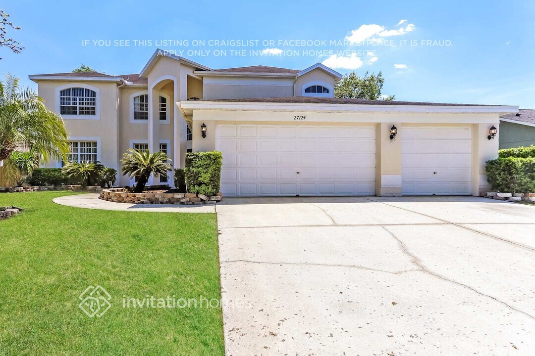 27124 Sea Breeze Way in Wesley Chapel, FL - Building Photo