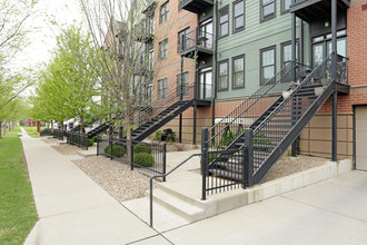 Oak Hill Jackson Brickstones in Cedar Rapids, IA - Foto de edificio - Building Photo