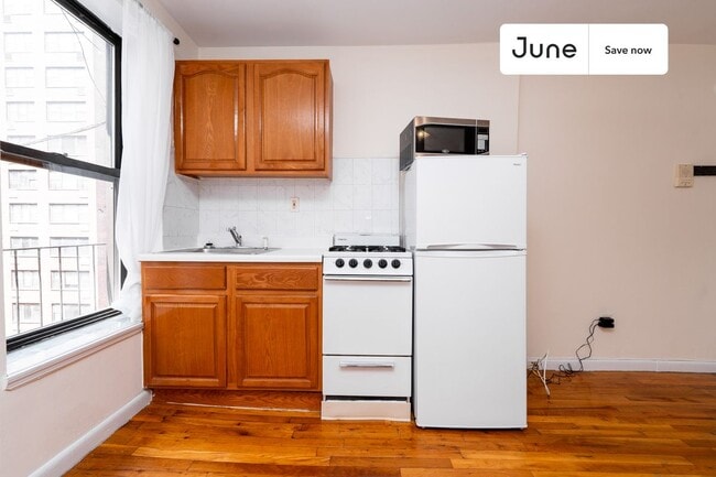 1365 1st Ave in New York, NY - Foto de edificio - Building Photo