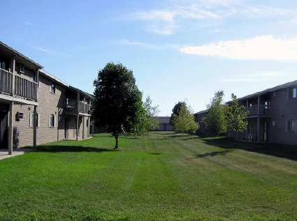 Ashwaubenon Estates Apartments in Green Bay, WI - Building Photo - Building Photo