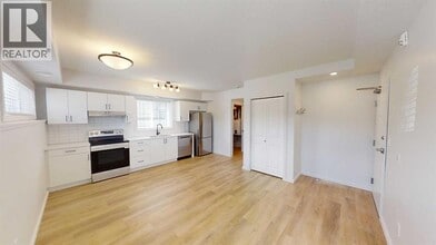 10101-10105 105 Ave in Grande Prairie, AB - Building Photo - Building Photo