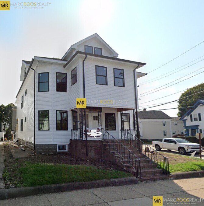 42 George St, Unit 2 in Medford, MA - Building Photo