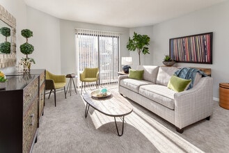 East Pointe Commons in Milwaukee, WI - Building Photo - Building Photo