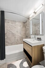 104-20 Queens Blvd in Queens, NY - Building Photo - Building Photo