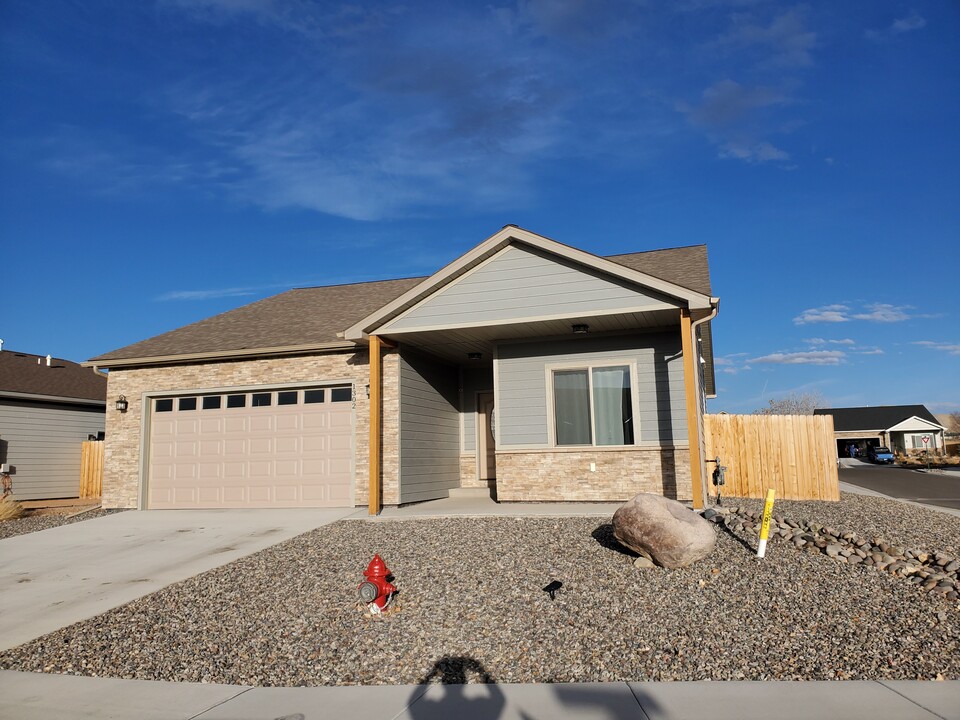 1302 Blue Creek Ave in Montrose, CO - Building Photo