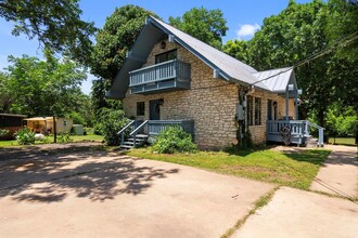 136 Shoreline Dr in Bastrop, TX - Building Photo - Building Photo