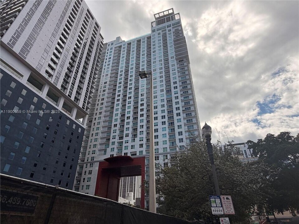 133 NE 2nd Ave in Miami, FL - Foto de edificio