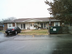 400 Tella Jane Ln in Louisiana, MO - Foto de edificio - Building Photo