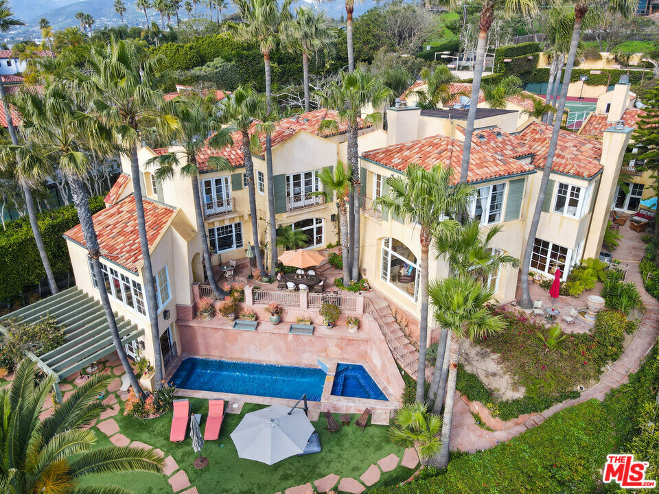 7107 Birdview Ave in Malibu, CA - Building Photo