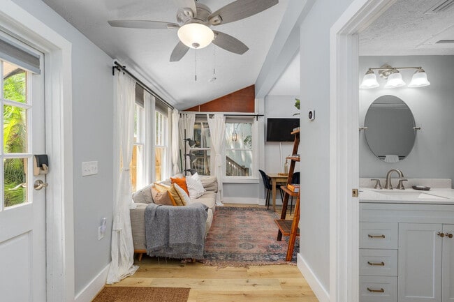 59 Cuna St