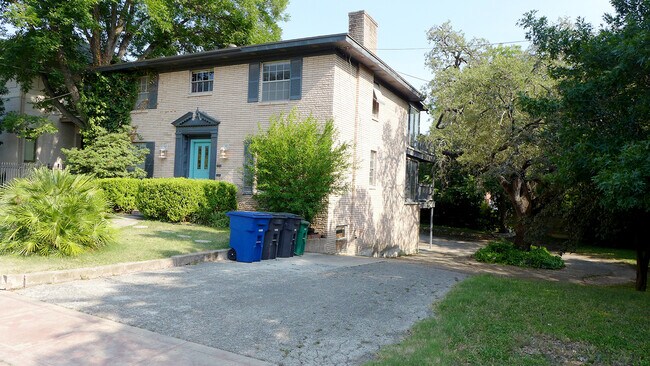 310 West Mistletoe Avenue, Unit 310 W Mistletoe in San Antonio, TX - Building Photo - Building Photo