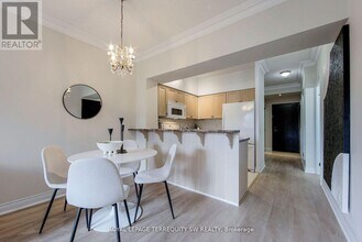 2-202 Clairtrell Rd in Toronto, ON - Building Photo - Building Photo
