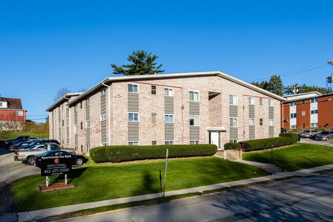 Mifflin Estates in West Mifflin, PA - Building Photo - Building Photo