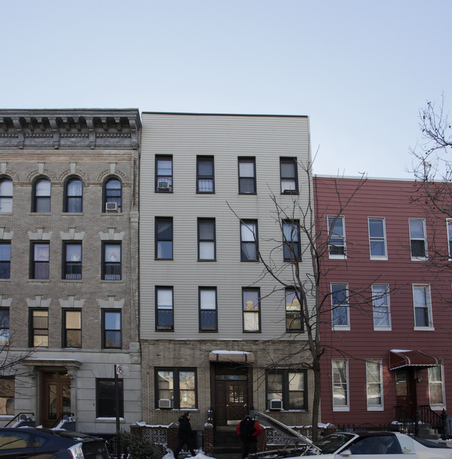 174 Kent St in Brooklyn, NY - Building Photo - Building Photo