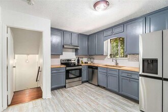240 Wellington Dr in Mcdonough, GA - Building Photo - Building Photo