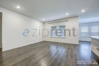 3918 Dickinson Ave in Aubrey, TX - Foto de edificio - Building Photo