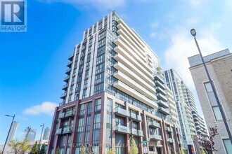 10-910 Honeycrisp Cres in Vaughan, ON - Building Photo - Building Photo