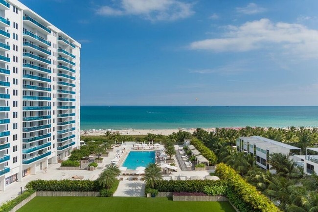 Roney Palace in Miami Beach, FL - Foto de edificio - Building Photo