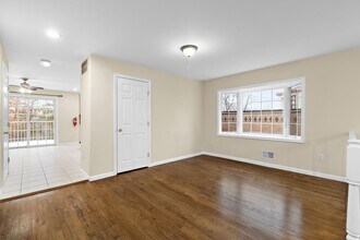 12 Liberty Ct. in Secaucus, NJ - Building Photo - Building Photo