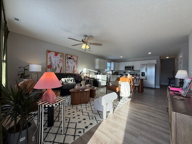 210 Taylor Dr in Wilmington, OH - Building Photo - Building Photo