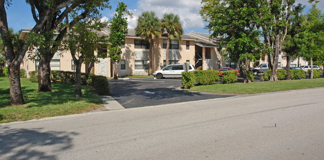 11451 NW 41st St in Coral Springs, FL - Building Photo - Building Photo