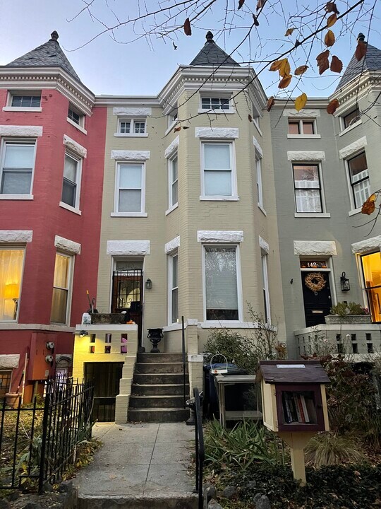140 Tennessee Ave NE in Washington, DC - Building Photo